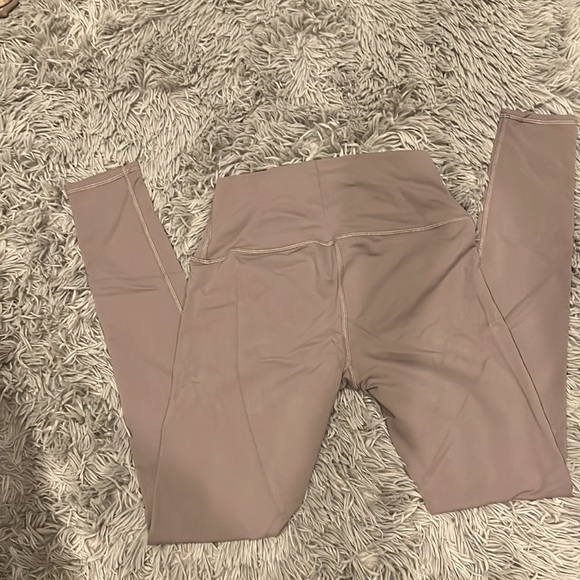 Alo Leggings - Picture 6 of 7